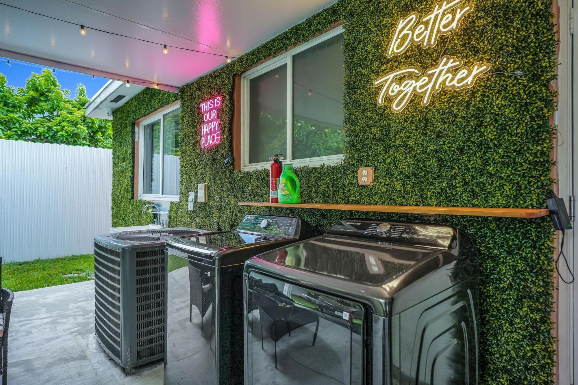 Vacay Spot Gables 4 To 23 Guest Gameroom 2 Kitchens 2 Bbq, 2 Bar, Backyard, Patio, Prime Loc! 6 Blocks Away From Bars, Nite Clubs, Res, Shops Miami