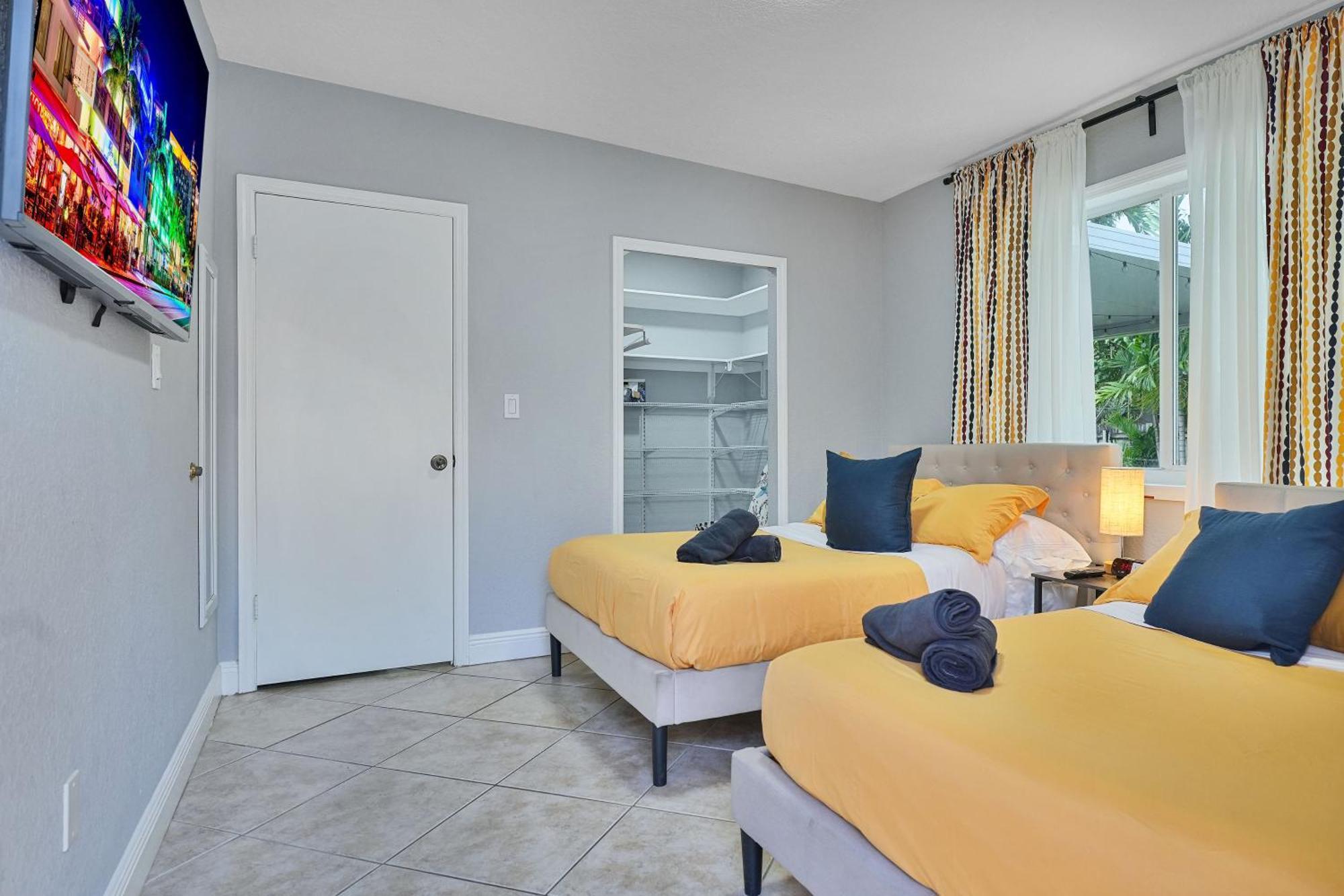 Ferienhaus Vacay Spot Gables 4 To 23 Guest Gameroom 2 Kitchens 2 Bbq, 2 Bar, Backyard, Patio, Prime Loc! 6 Blocks Away From Bars, Nite Clubs, Res, Shops Miami