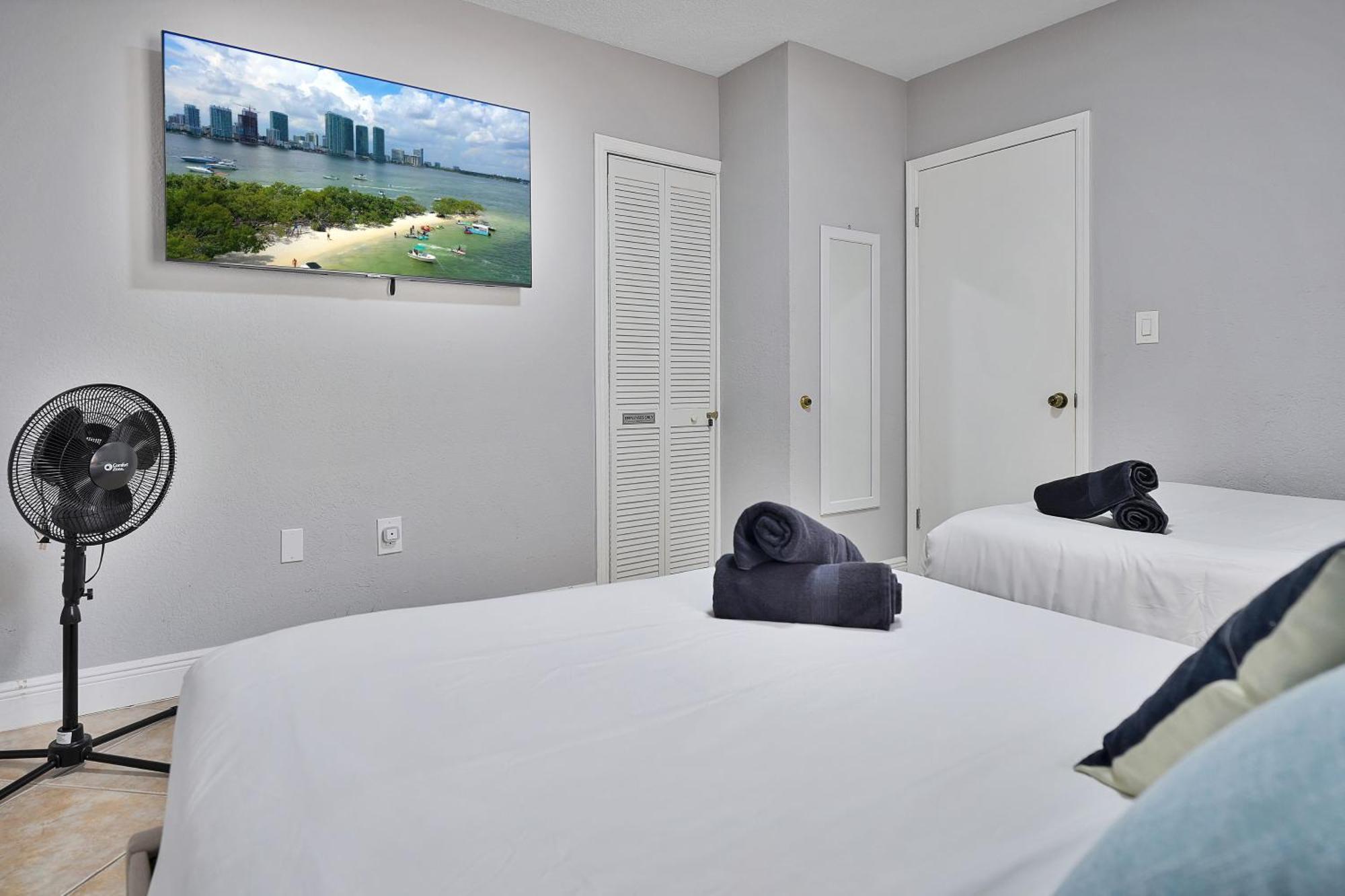 Vacay Spot Gables 4 To 23 Guest Gameroom 2 Kitchens 2 Bbq, 2 Bar, Backyard, Patio, Prime Loc! 6 Blocks Away From Bars, Nite Clubs, Res, Shops Ferienhaus Miami